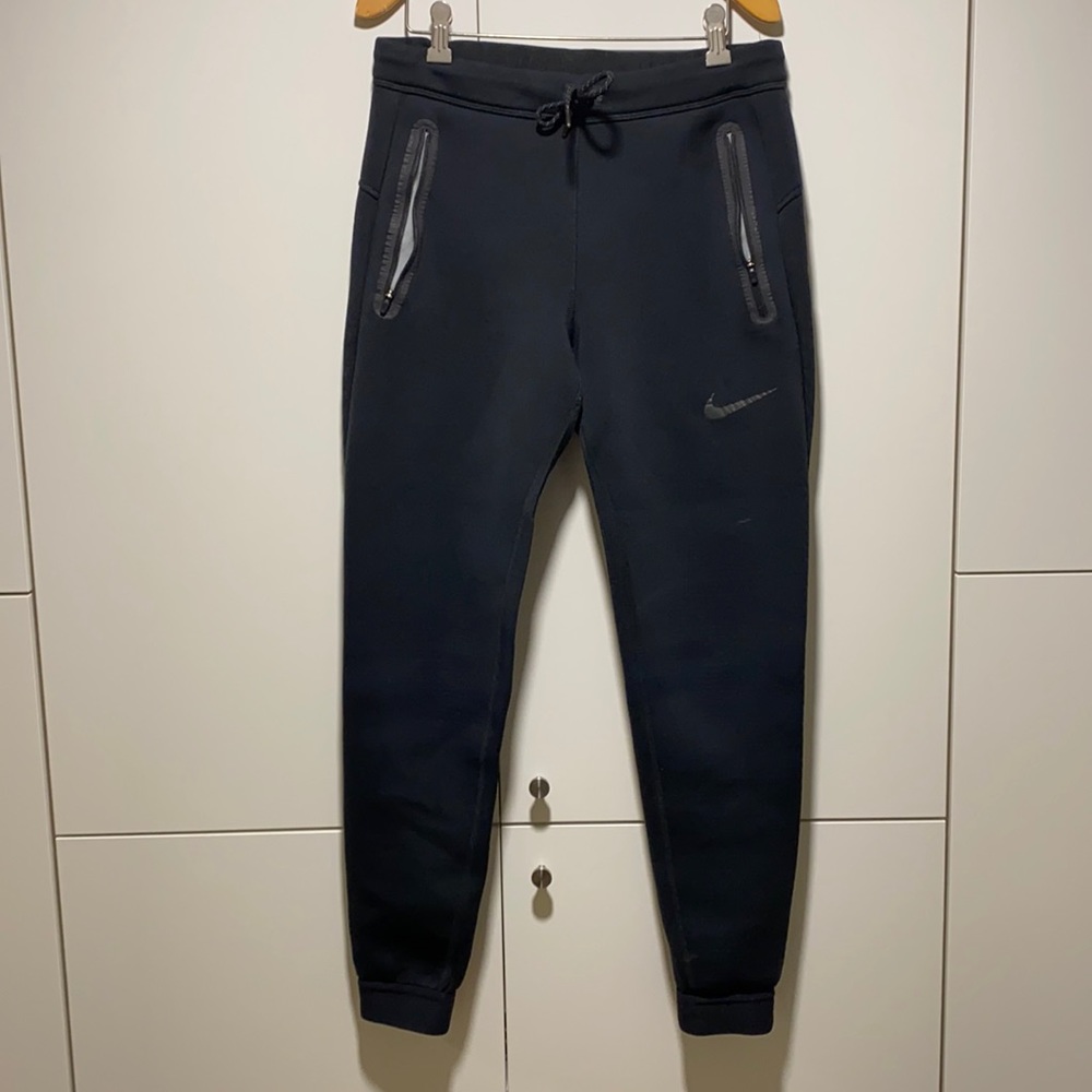 Nike Dri Fit Thermal Joggers. Size M